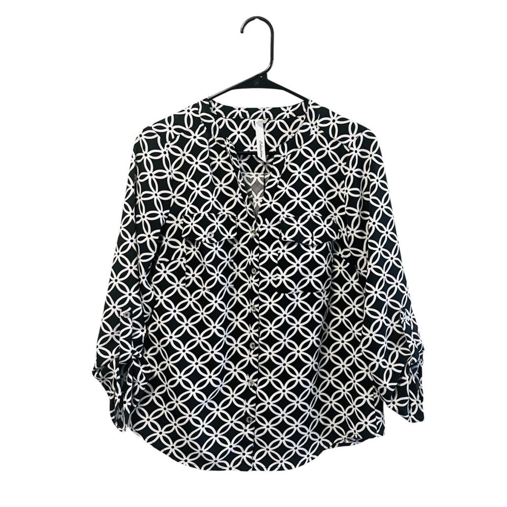 NY Collection Black & White Interlocking Circle Button-Up Blouse